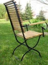 Sandleiste verhindert Einsinken des Gartenstuhles